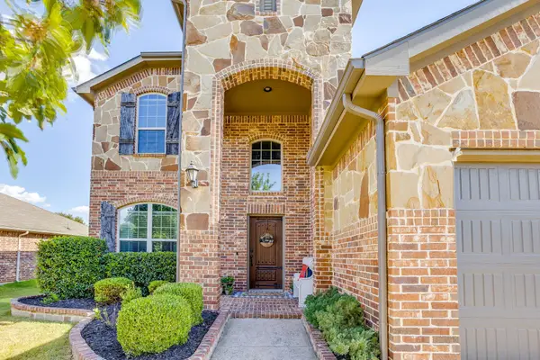352 Pin Cushion Trail, Burleson, TX 76028