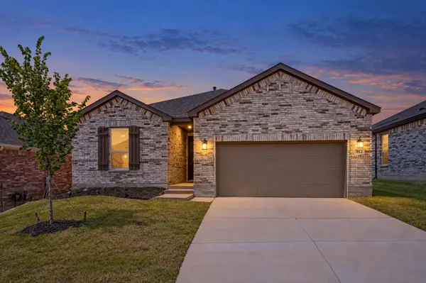 953 Adair Drive, Aubrey, TX 76227