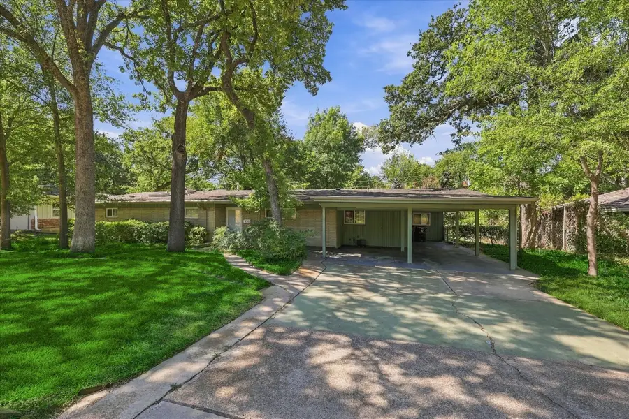 800 Briarwood Boulevard, Arlington, TX 76013 - #2