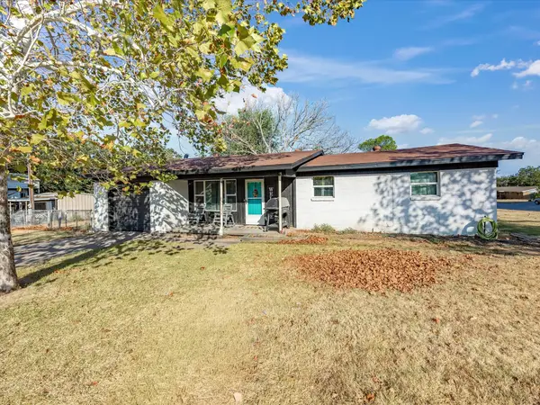 1306 Hulme Street, Bowie, TX 76230