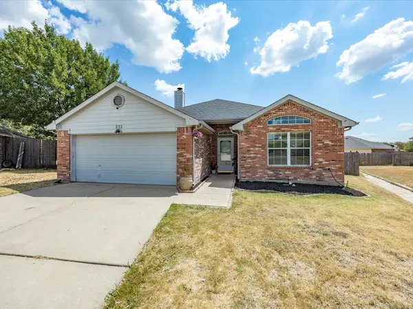 233 Kings Way Court, Rhome, TX 76078