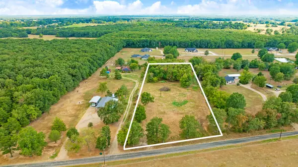 1374 County Road 45800, Blossom, TX 75416