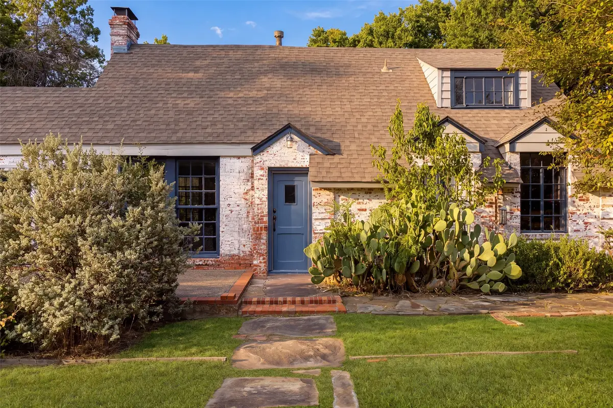 2865 Alden Avenue, Dallas, TX 75211 - #1