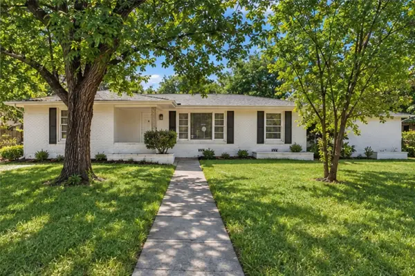 2416 Lake Air Drive, Waco, TX 76710