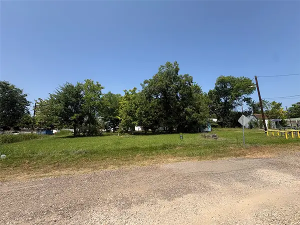 200 S Reagan Street, Clarksville, TX 75426