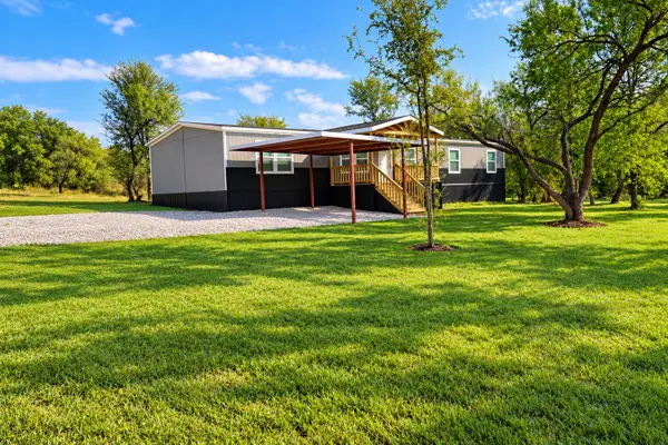 309 Lark Meadow Drive, Runaway Bay, TX 76426