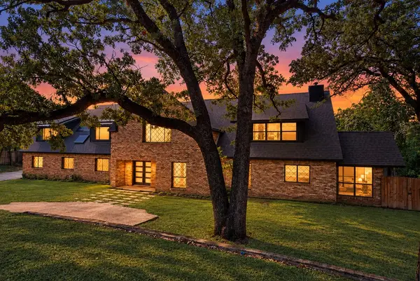 2114 Coral Drive, Arlington, TX 76010