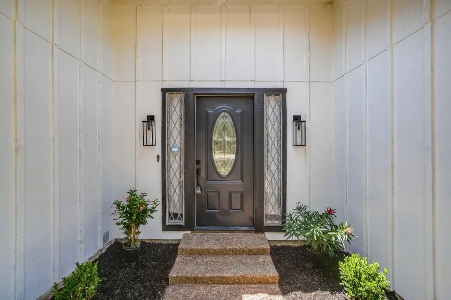 105 Lakeway Drive, Benbrook, TX 76126 - #3