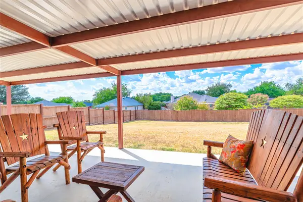 521 N Avenue Avenue E, Springtown, TX 76082