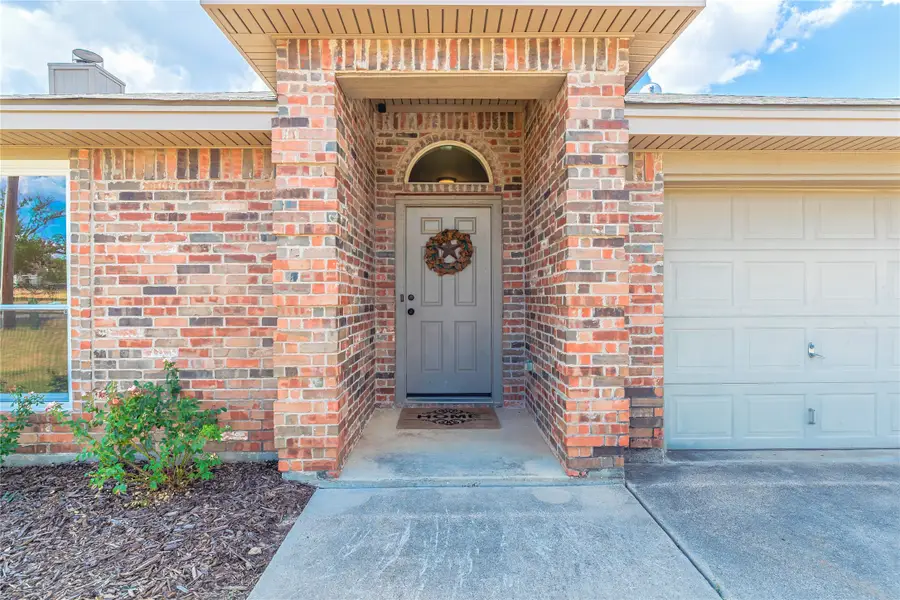 521 N Avenue Avenue E, Springtown, TX 76082 - #2