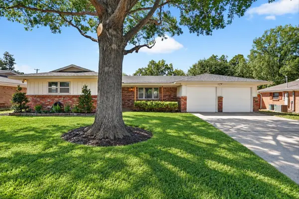 429 Fieldwood Terrace, Hurst, TX 76053