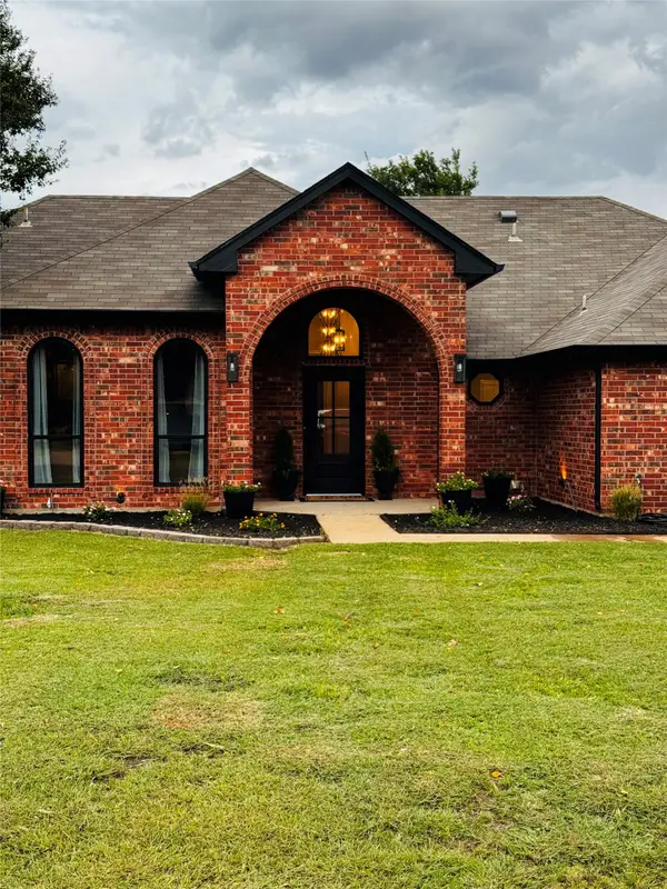 709 Hollingsworth Lane, Red Oak, TX 75154