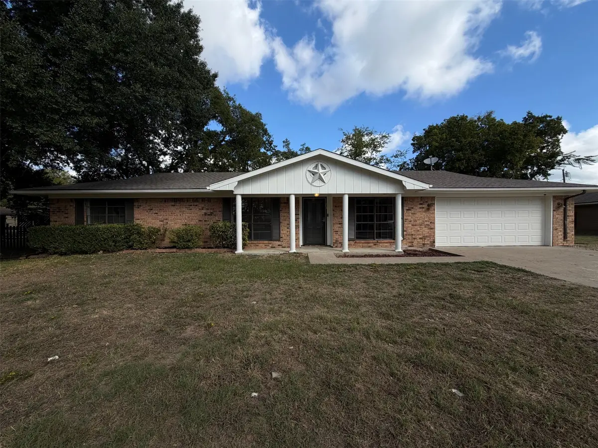 203 Frost Creek Avenue, Groesbeck, TX 76642 - #1