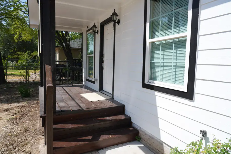 2313 N Riverside Drive, Fort Worth, TX 76111 - #2