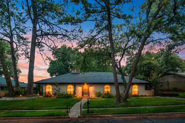 1805 Holm Oak Street, Arlington, TX 76012