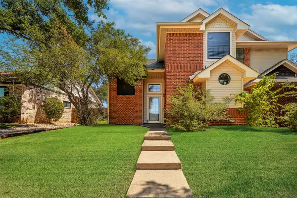 2702 Stratford Court, Euless, TX 76039