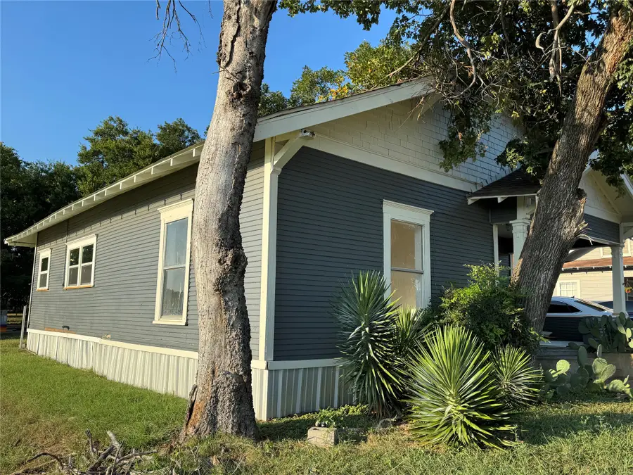 204 W Westhill. Drive, Cleburne, TX 76033 - #2