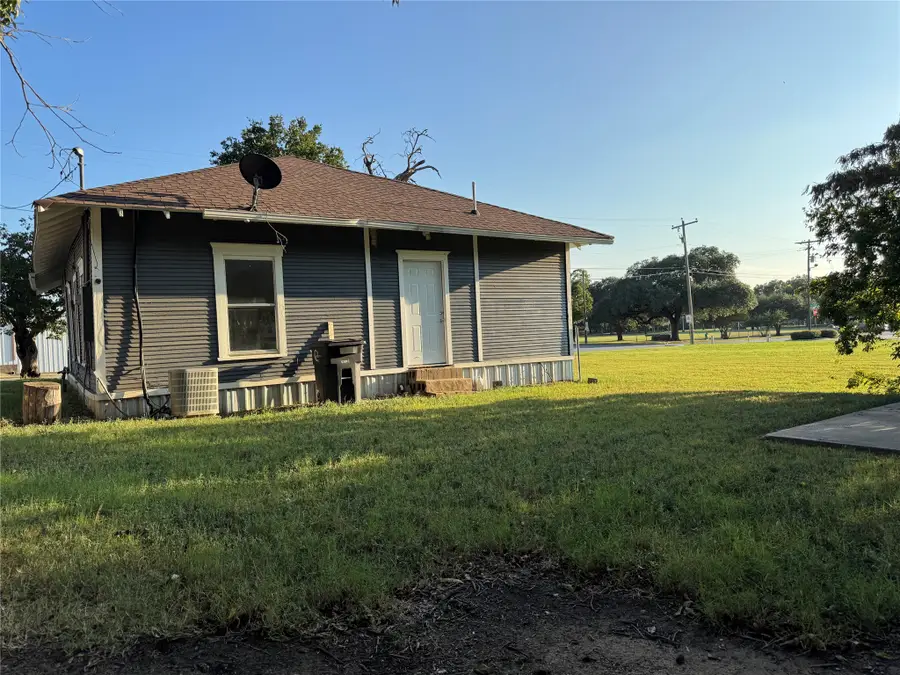 204 W Westhill. Drive, Cleburne, TX 76033 - #3