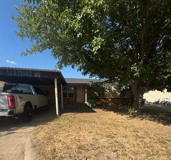 11 Elbert Heights, Quanah, TX 79252
