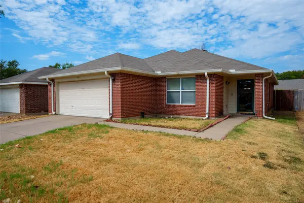 2748 Maegen Circle, Fort Worth, TX 76112