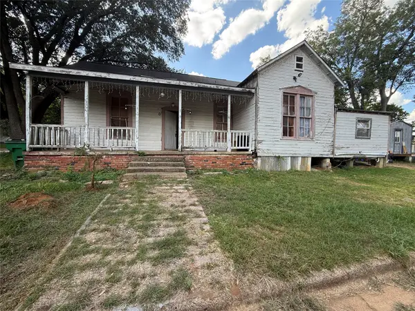 109 E Gooch Street, Palestine, TX 75801