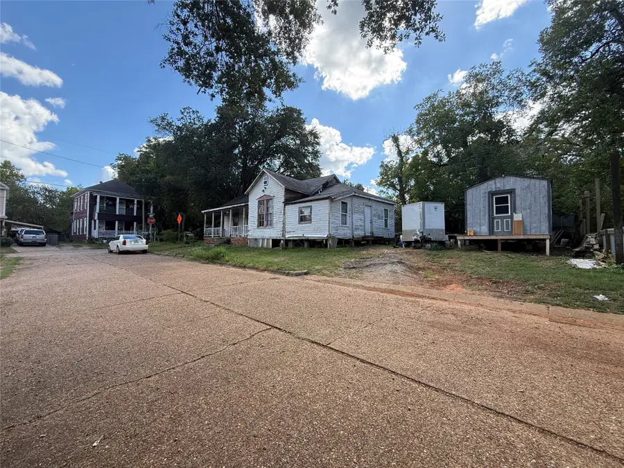 109 E Gooch Street, Palestine, TX 75801 - #3