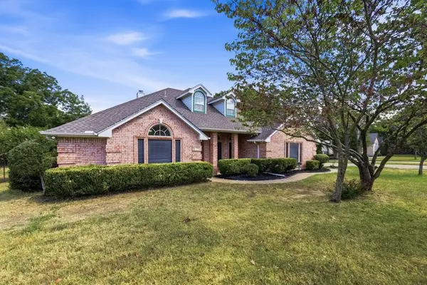 7501 Cains Meadow Court, Burleson, TX 76028