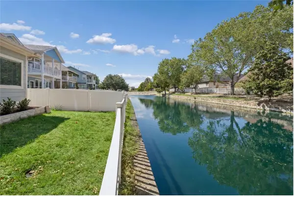 1221 Spanish Moss Drive, Aubrey, TX 76227