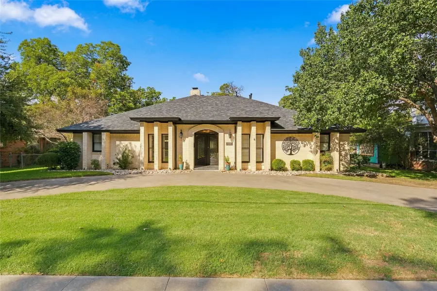 1005 S Denton Street, Gainesville, TX 76240 - #2