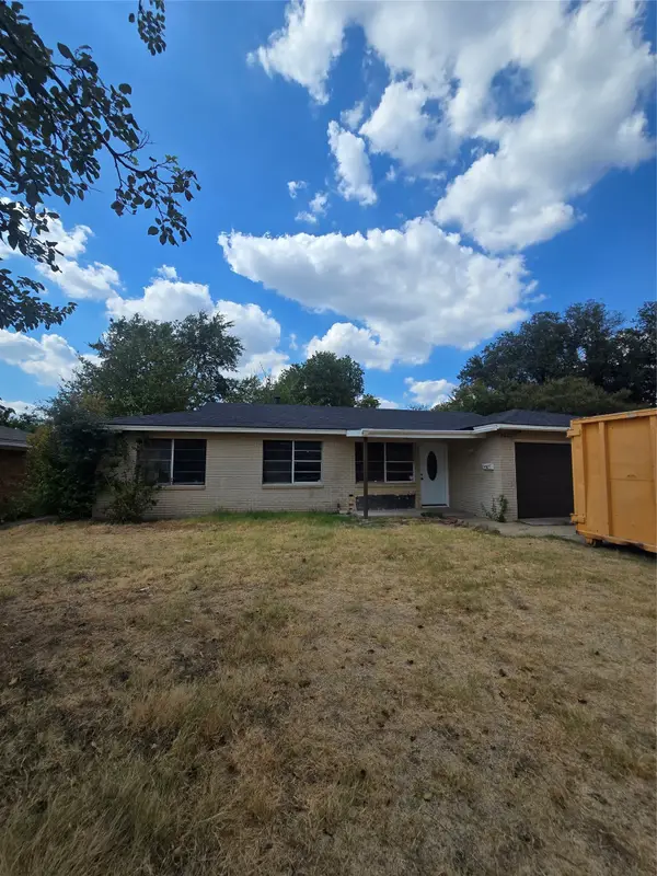 5820 Sandra Drive, Fort Worth, TX 76133