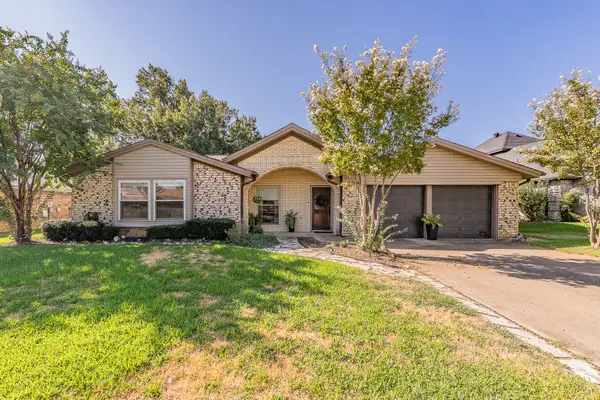 7536 Oak Park Drive, North Richland Hills, TX 76182