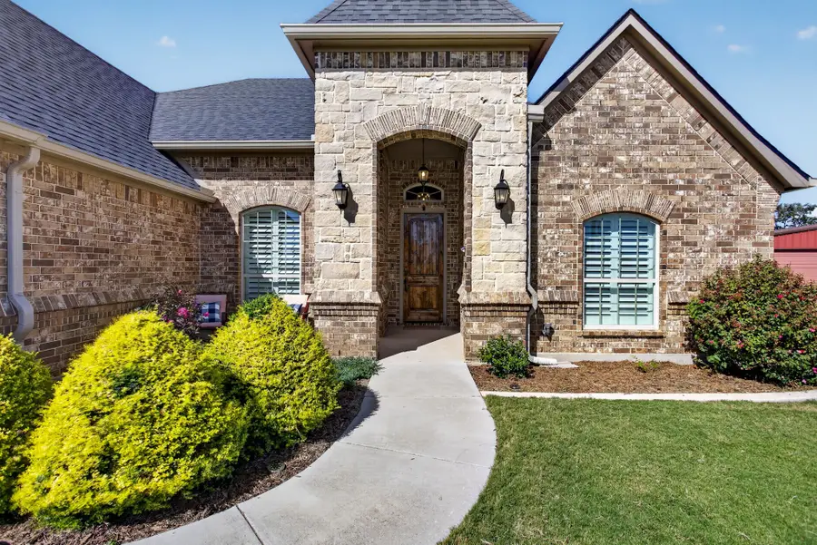 164 Spring Meadow Drive, Springtown, TX 76082 - #2