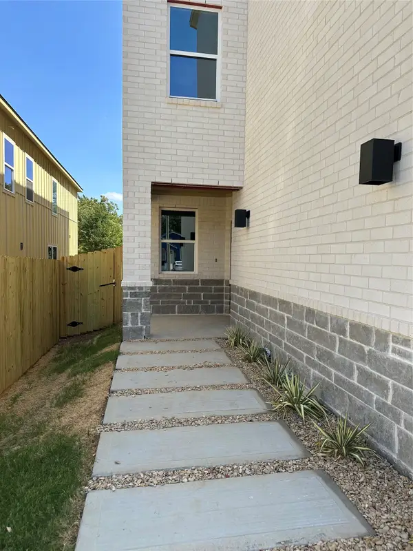 1318 Diceman Avenue, Dallas, TX 75203