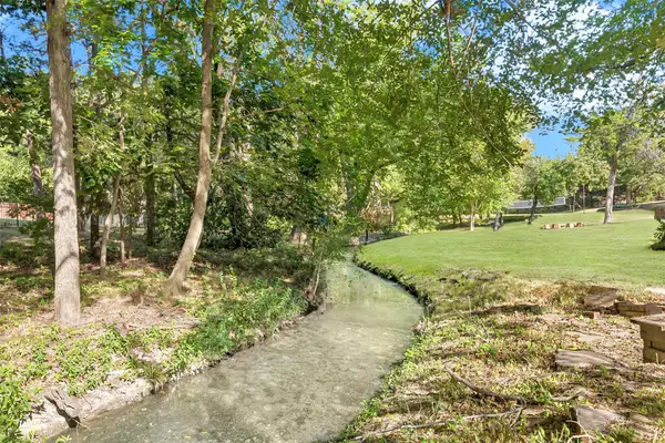 902 Glen Meadow Court, Garland, TX 75044