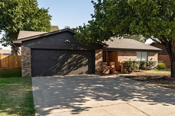 304 Cambridge Drive, Saginaw, TX 76179