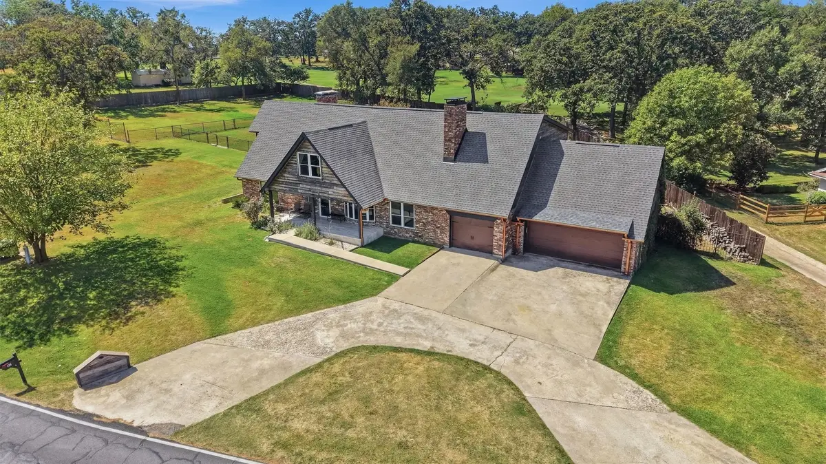 420 Kiowa Drive W, Gainesville, TX 76240 - #1