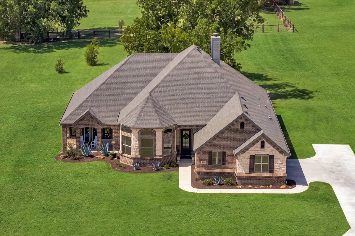 111 Eagle Point N, Azle, TX 76020 - #1