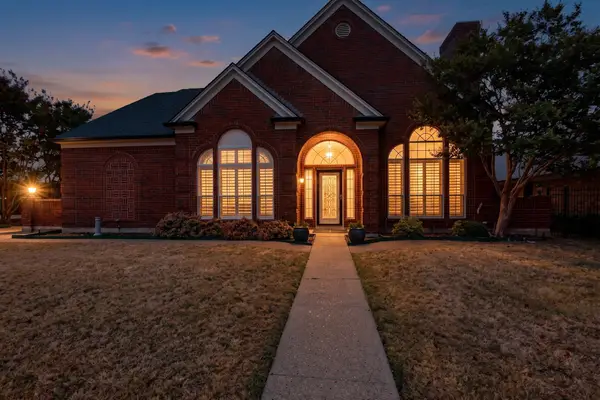 542 Clayton Street, Grand Prairie, TX 75052