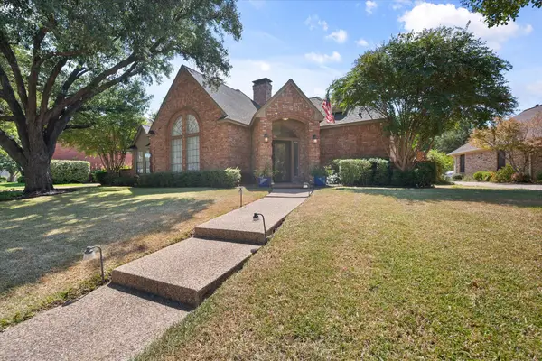 523 Cooper Street, Grand Prairie, TX 75052
