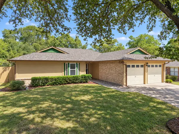 2336 Carlisle Court, Grand Prairie, TX 75052