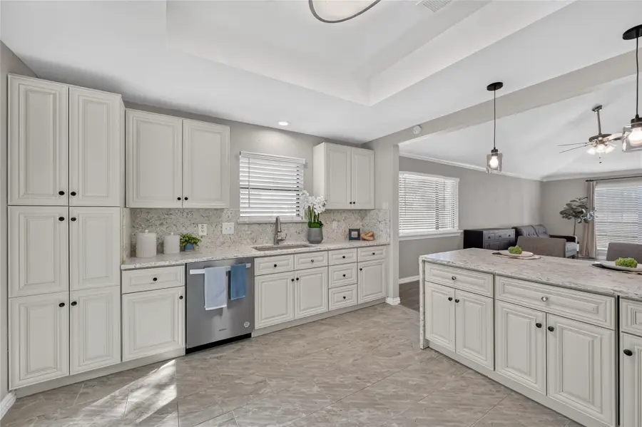 806 Creekside Drive, Euless, TX 76040 - #2