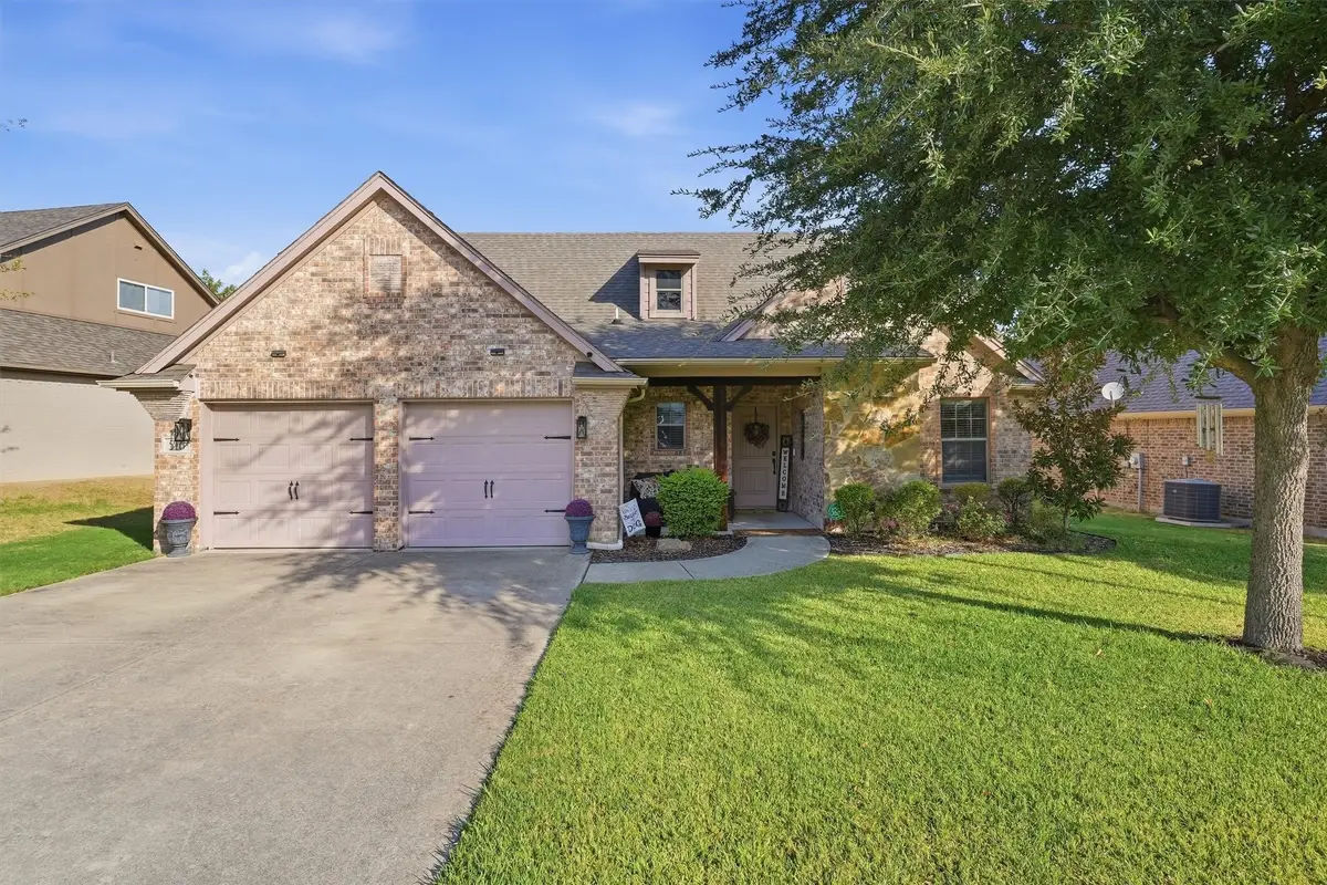 516 Magnolia Parkway, Benbrook, TX 76126 - #1