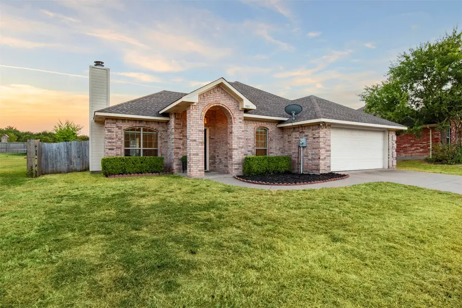 903 E Burnett Street, Ennis, TX 75119 - #2