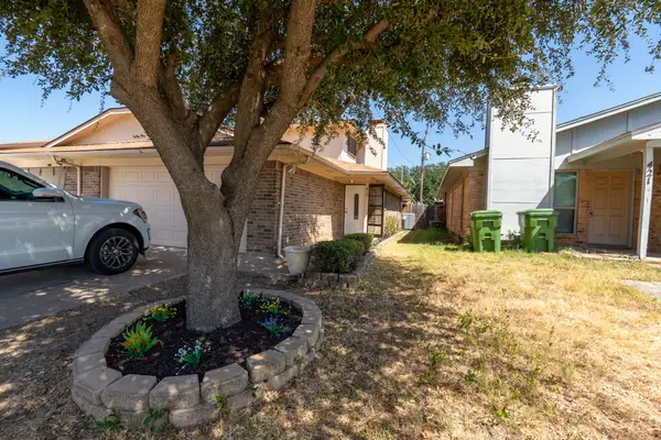 419 S Las Vegas Trail, White Settlement, TX 76108
