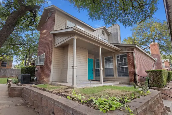 1424 Meadowood Village Drive, Fort Worth, TX 76120