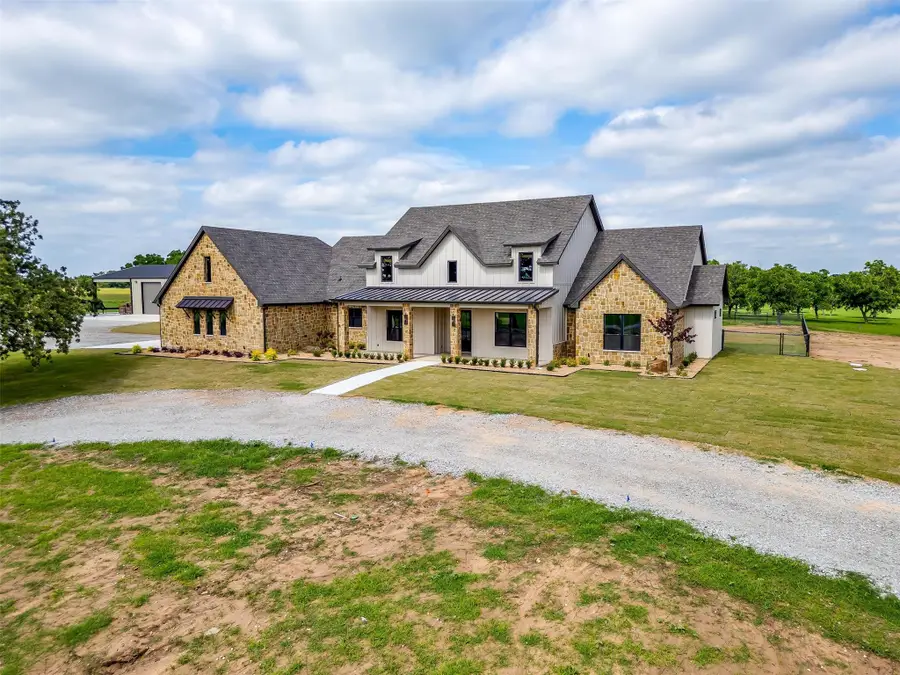 3019 Orchard Road, Bowie, TX 76230 - #2