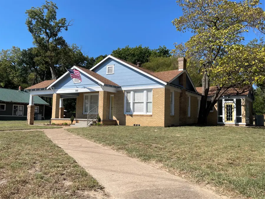 300 S Prairieville Street, Athens, TX 75751 - #2