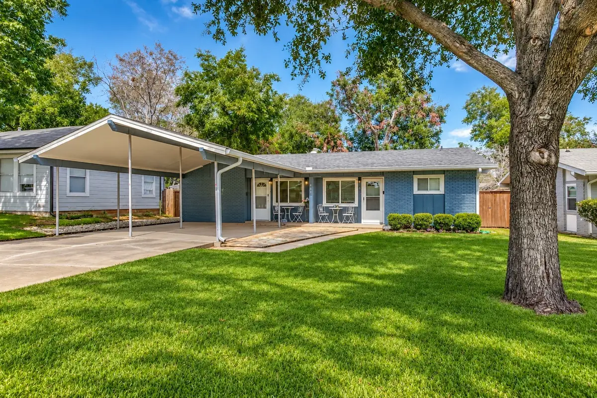403 E Franklin Street, Grapevine, TX 76051 - #1