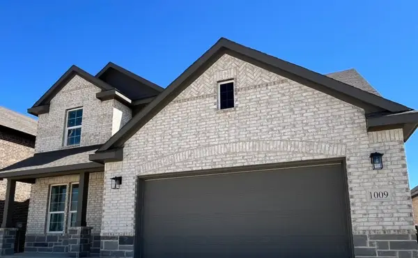 1009 Pecan Tree Lane, Fort Worth, TX 76108