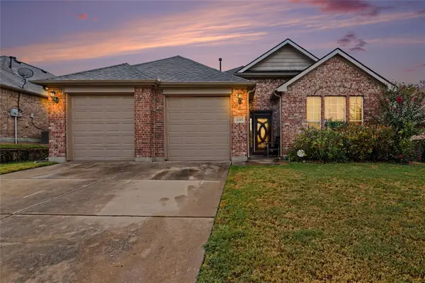 2707 Meadow Lake Drive, Grand Prairie, TX 75050